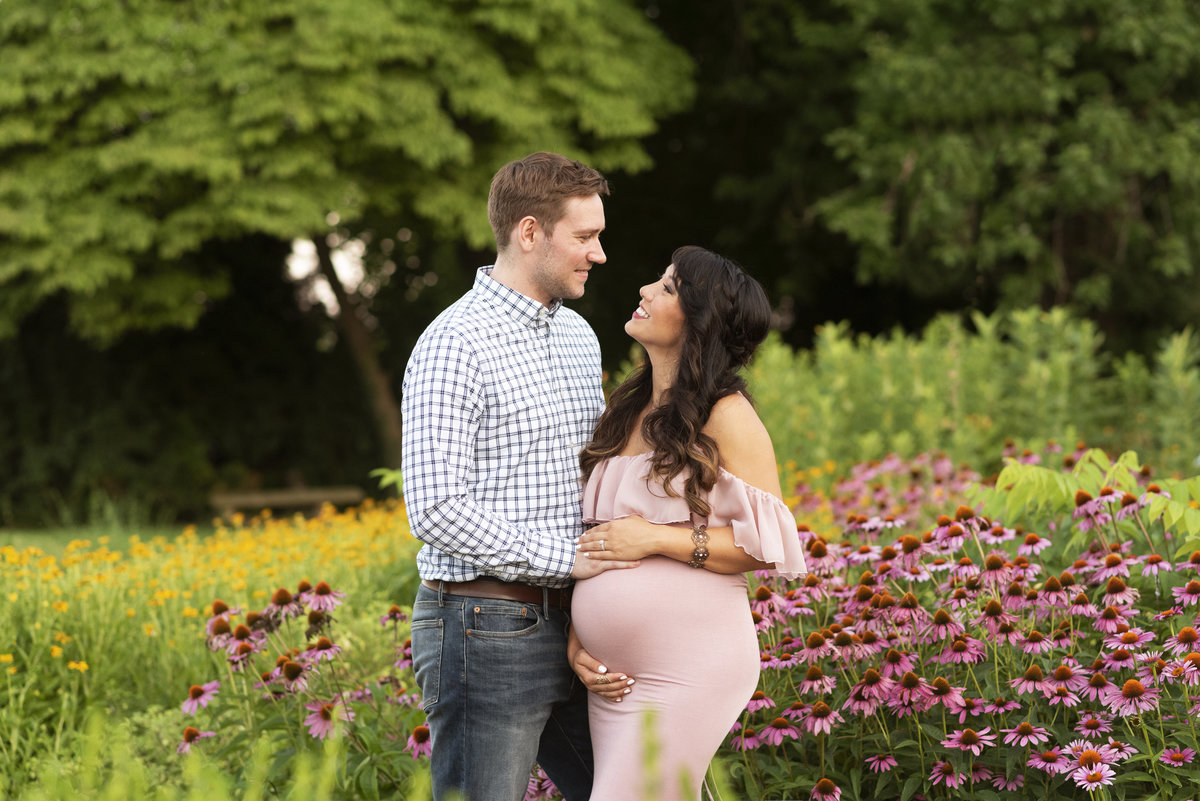 21 Date Night Ideas For Pregnant Couples Before Baby Arrives